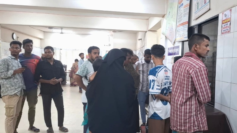 মানিকগঞ্জে বাসের ধাক্কায় মা-মেয়ের মৃত্যু