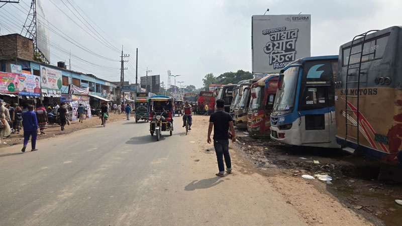 একদিন চলার পর ফের বন্ধ নওগাঁর বাস চলাচল