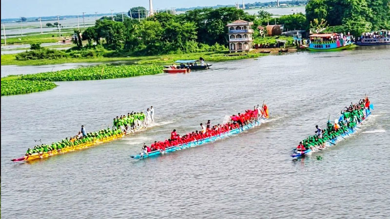 ব্রাহ্মণবাড়িয়ায় ঐতিহ্যবাহী নৌকা বাইচে মুখর তিতাস নদী