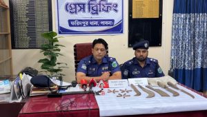 বটগাছের নিচে বস্তায় লুকানো ১৫ রাউন্ড গুলি, দেশীয় অস্ত্র উদ্ধার