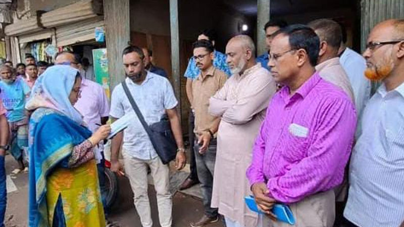 গাইবান্ধায় অসুস্থ গরু জবাই করে মাংস বিক্রি, বিক্রেতাকে জরিমানা