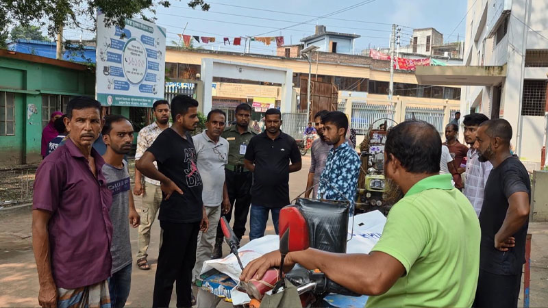 কোটচাঁদপুরে বাসচাপায় হোটেল শ্রমিক নিহত