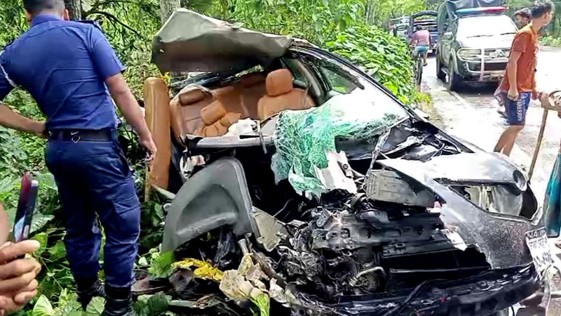 গোপালগঞ্জে বাস-প্রাইভেটকারের মুখোমুখি সংঘর্ষে নিহত ২