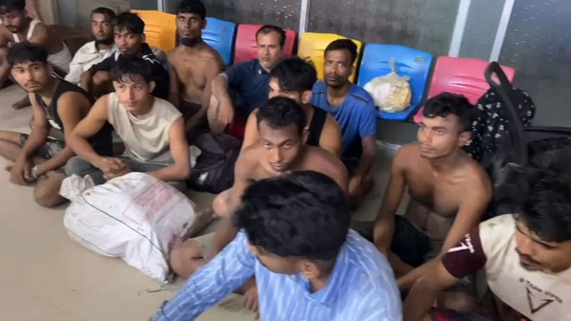 সাগরপথে মালয়েশিয়া পাচারকালে রোহিঙ্গাসহ উদ্ধার ১৫
