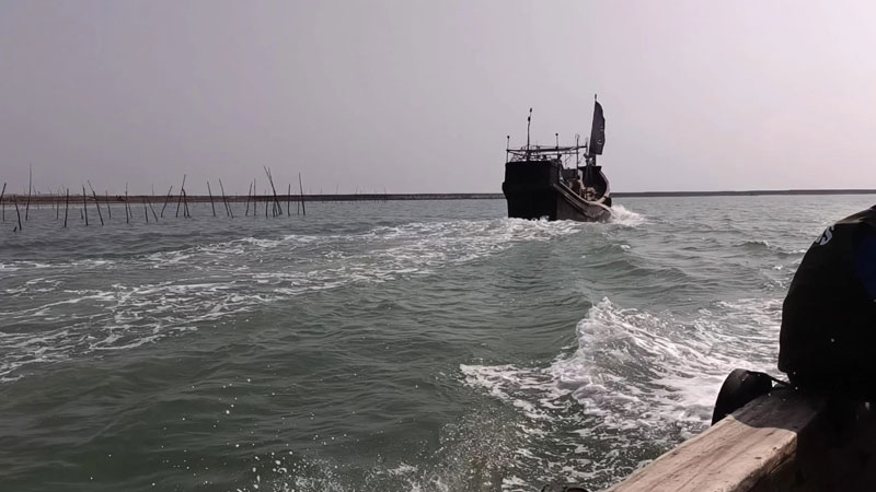 মহেশখালী উপকূলে ট্রলার ডুবে ২ জেলের মৃত্যু