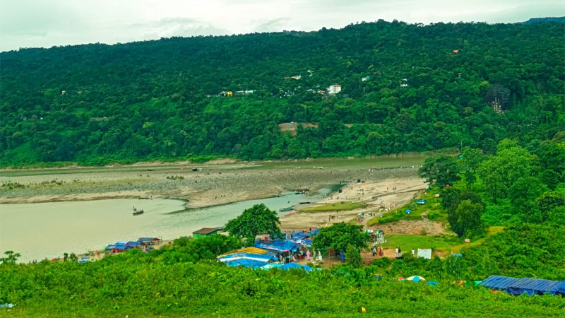 পর্যটনের স্বর্গ সিলেট আটকে আছে সেবা-সংকটে