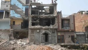 দিল্লিতে গভীর রাতে মসজিদে বুলডোজার অভিযান