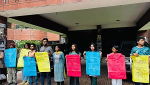 জাবিতে মাস্টারপ্ল্যানের দাবিতে মানববন্ধন