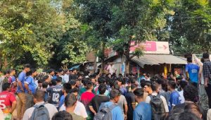 জাবিতে দোকান মালিকানা নিয়ে দুই হলের শিক্ষার্থীদের সংঘর্ষ