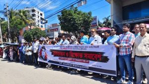 খুলনায় আজমুল হত্যার বিচারে সড়ক অবরোধ, ২৪ ঘণ্টার আলটিমেটাম