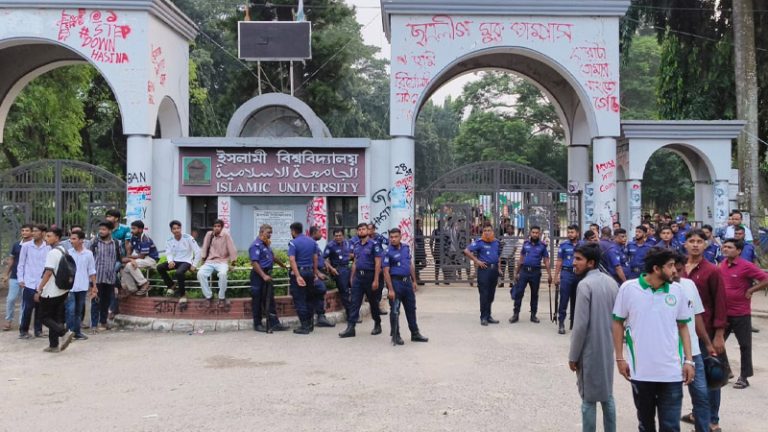 ইসলামী বিশ্ববিদ্যালয়ের প্রক্টর অফিসে ছাত্রদল ও ছাত্রশিবিরের নেতাদের সমঝোতা সভা
