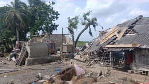 আশাশুনির বড়দলে আকস্মিক টর্নেডোয় কাঁচা বসতঘর ক্ষতিগ্রস্ত