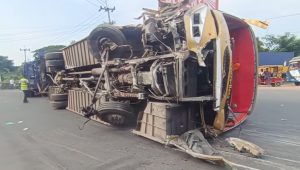 মুন্সিগঞ্জে বাস-প্রাইভেট কার মুখোমুখি সংঘর্ষে নিহত ৪