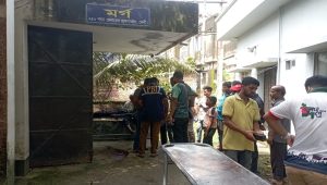 ফেনীতে দাঁড়িয়ে থাকা কাভার্ড ভ্যানে বাসের ধাক্কা, নিহত ৩