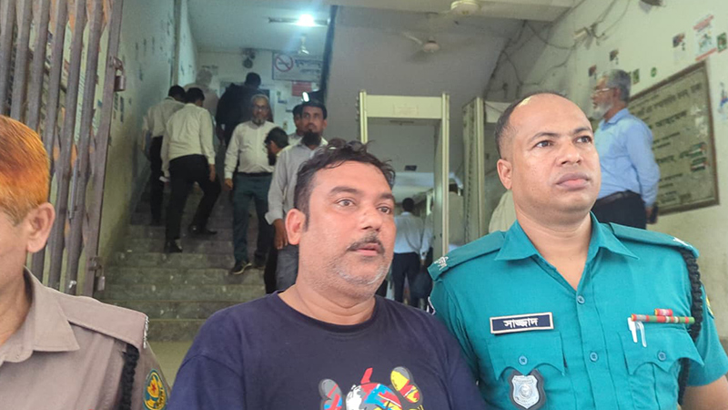 নাশকতার সন্দেহে গ্রেপ্তার ভারতীয় নাগরিক ৪ দিনের রিমান্ডে