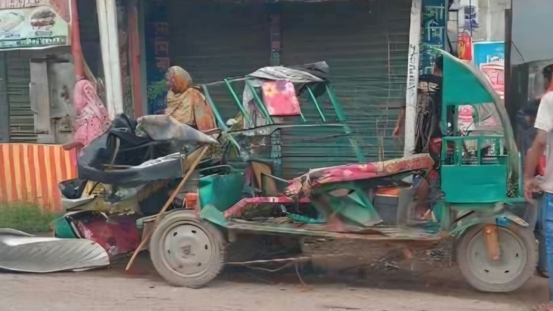 গাজীপুরে ট্রাক-অটোরিকশা সংঘর্ষে নিহত ৩