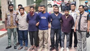 রাজধানীতে ডাকাতির প্রস্তুতিকালে অস্ত্রসহ গ্রেপ্তার ৫