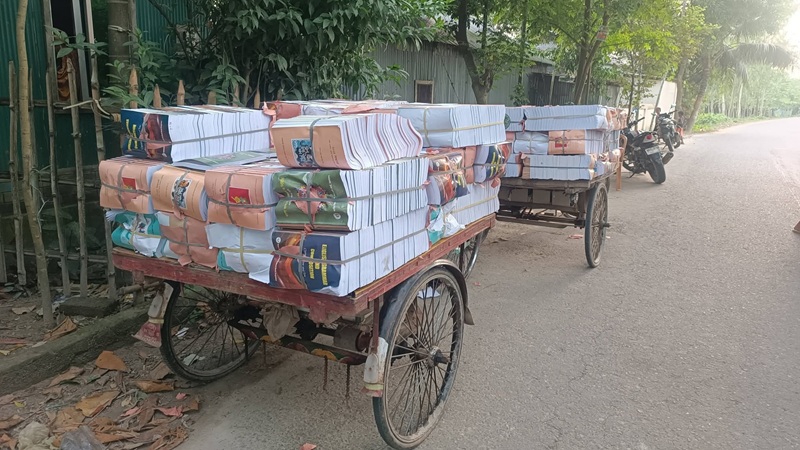 টাঙ্গাইলে বাড়ি থেকে বিনামূল্যে বিতরণযোগ্য এক টন পাঠ্যবই উদ্ধার