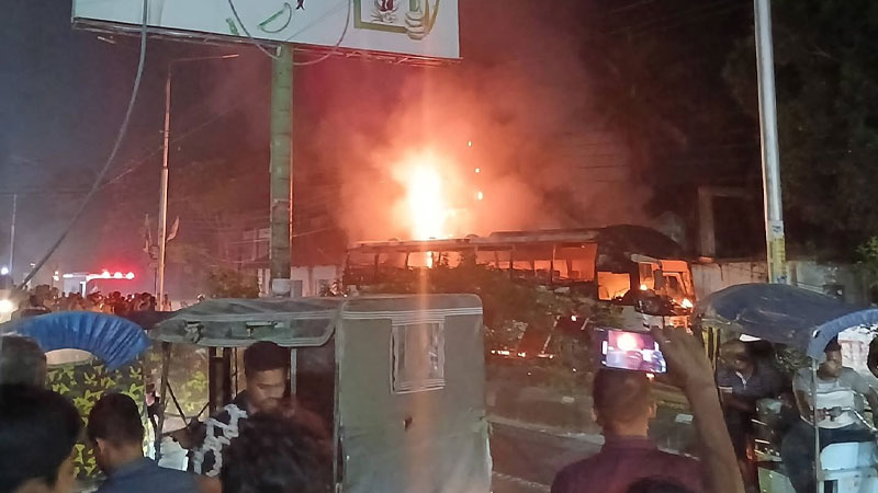 ময়মনসিংহে বাসে আগুন