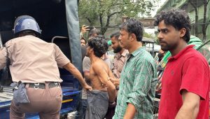 রিকশাচালককে পুলিশে দিল জবি ছাত্রদল