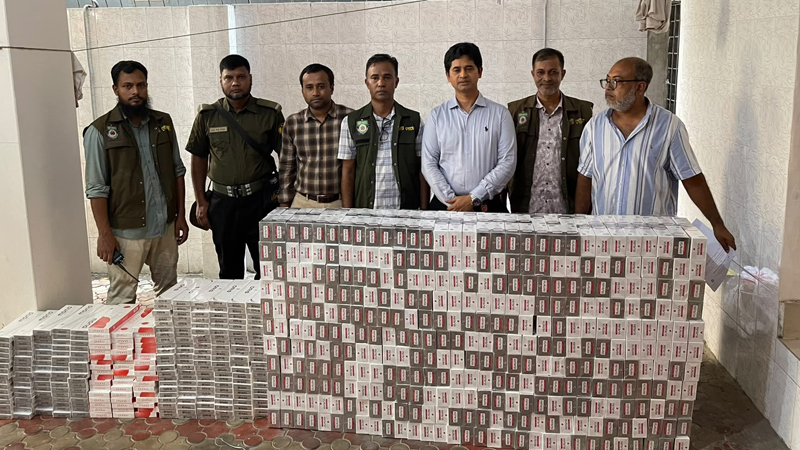 রাজধানীতে ৩ লাখের বেশি অবৈধ সিগারেট জব্দ