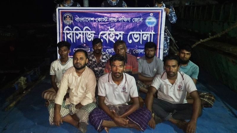 ভোলায় কোস্ট গার্ডের অভিযানে আটক ৮