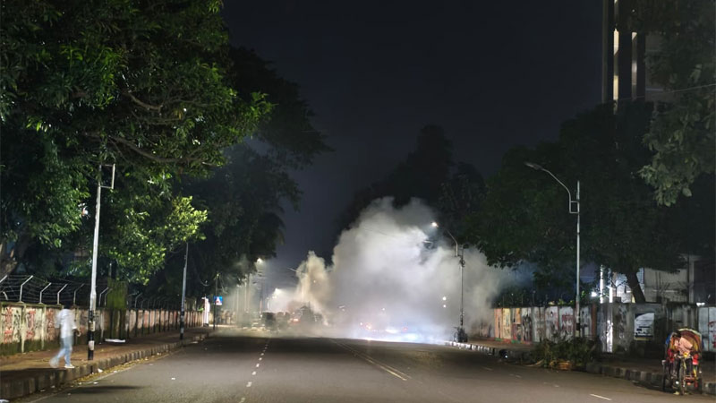 ঢাবি এলাকায় পরপর ৩ বিস্ফোরণ