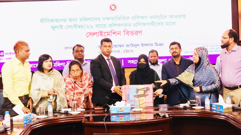 প্রশিক্ষণের পর নারীর কর্মসংস্থানের পথও দেখাতে হবে: চট্টগ্রামের ডিসি