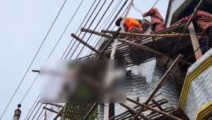 কুষ্টিয়ায় দেয়ালে টাইলস লাগাতে গিয়ে বিদ্যুৎস্পৃষ্ট হয়ে শ্রমিকের মৃত্যু