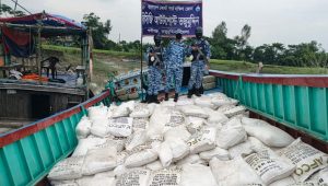 মিয়ানমারে পাচারের সময় ৮ হাজার কেজি ইউরিয়া সার জব্দ