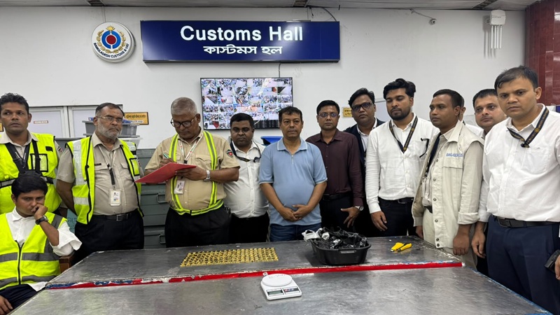 দুবাই থেকে ঢাকামুখী বিমানের ফ্লাইটে ১৪ কেজি স্বর্ণ আটক