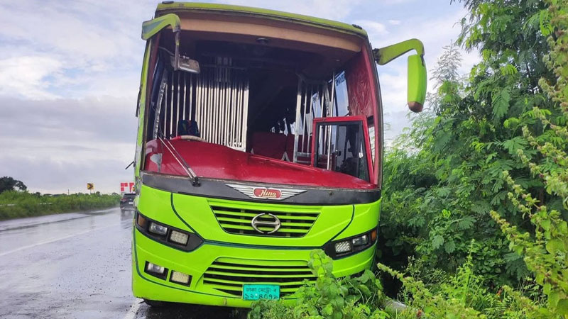 গোপালগঞ্জে বাস-কনটেইনার সংঘর্ষে পথচারী নিহত