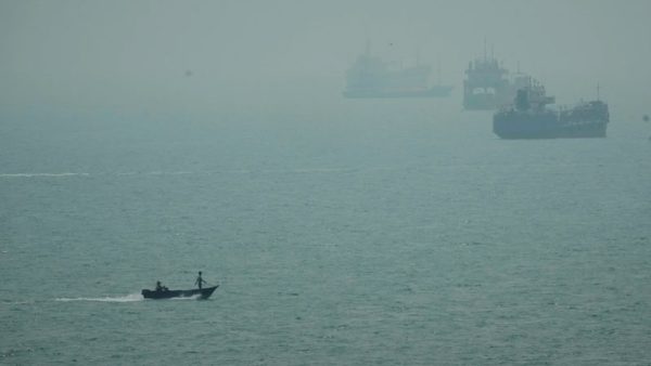 হরমুজে ইরানি কার্গো জাহাজে হামলা, স্থগিত আঞ্চলিক বৈঠক