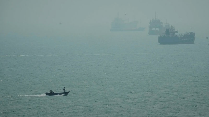 হরমুজে ইরানি কার্গো জাহাজে হামলা, স্থগিত আঞ্চলিক বৈঠক