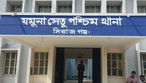 সিরাজগঞ্জে দাঁড়িয়ে থাকা ট্রাকে বাসের ধাক্কায় নিহত ২