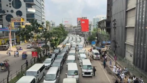 ৬ দফা দাবিতে ১১ দলীয় জোটের লং মার্চ শুরু