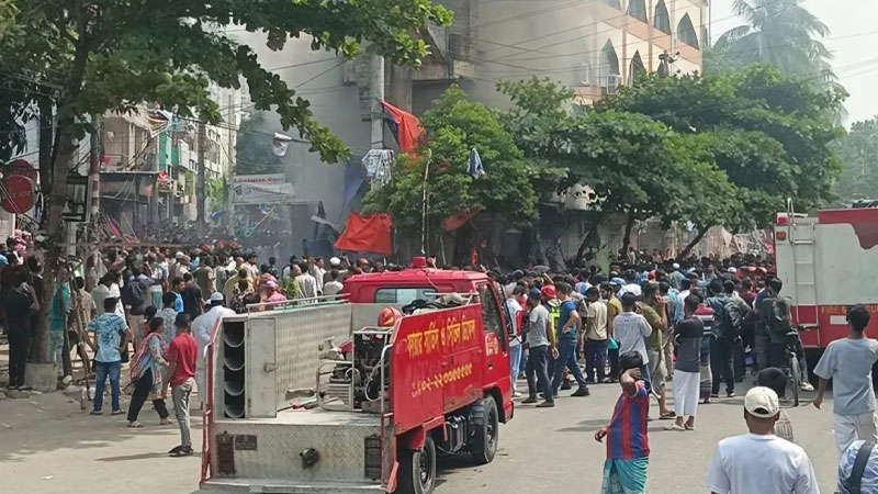 মিরপুরে হোপ মার্কেটের আগুন নিয়ন্ত্রণে