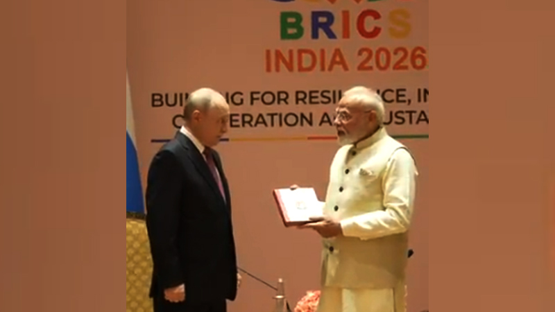 সংঘাত সমাধানে সংলাপই এগিয়ে যাওয়ার পথ: পুতিনকে মোদি