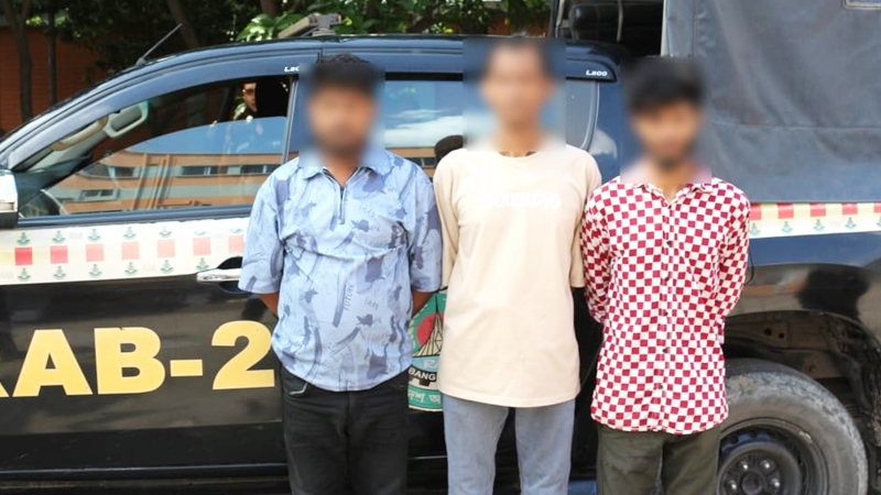 আদাবরে কব্জিকাটা গ্রুপের ৩ সদস্য গ্রেপ্তার