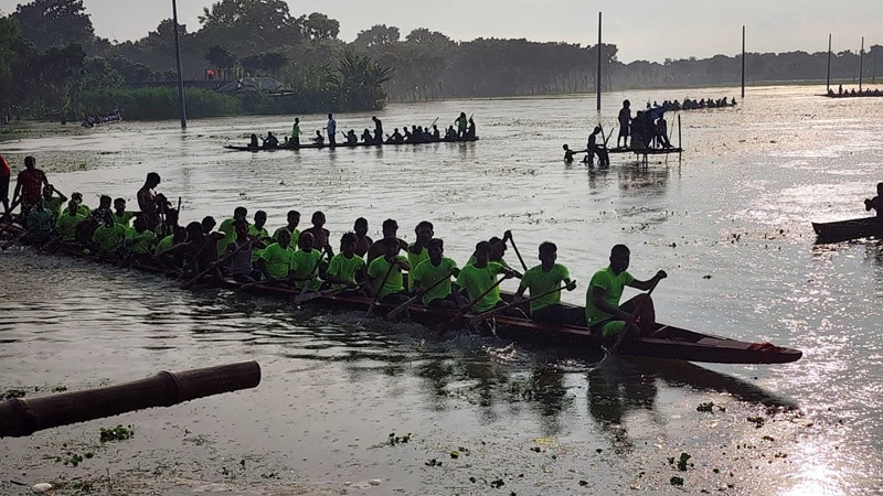 বহলার বিলে নৌকাবাইচে বিশৃঙ্খলা, মাঝপথে স্থগিত প্রতিযোগিতা