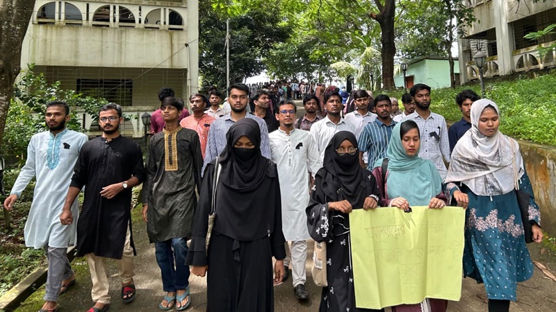 অপ্রতিম হত্যা: কর্মসূচির তৃতীয় দিনে কুবিতে মৌন মিছিল