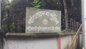কুষ্টিয়ায় ক্যাম্পের খাবার খেয়ে হাসপাতালে ১০ পুলিশ সদস্য