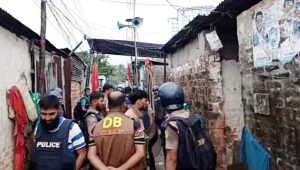 অভিযানে হামলার মুখে পুলিশ, গোপন সুড়ঙ্গে পালালেন ‘শীর্ষ সন্ত্রাসী’ বগা