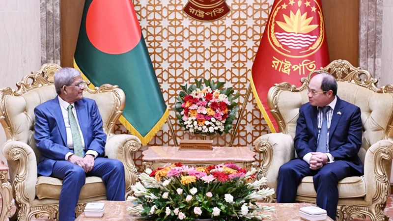ভিয়েতনামের ভিসা প্রক্রিয়া সহজীকরণের আহ্বান রাষ্ট্রপতির
