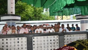 সিলেটে মাজার জিয়ারত করলেন রাষ্ট্রপতি