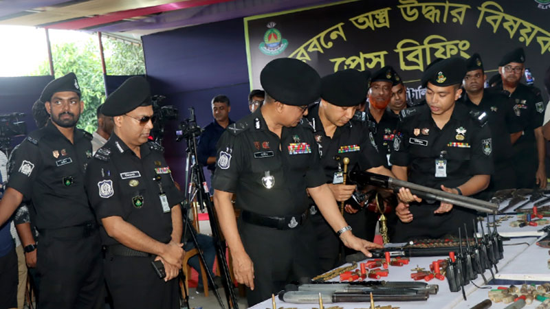 সুন্দরবনে ৫ জলদস্যু বাহিনীর ৫৯ সদস্যের আত্মসমর্পণ