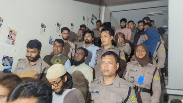 তেজগাঁওয়ে জঙ্গি সন্দেহে গ্রেপ্তার ১২ জন রিমান্ডে