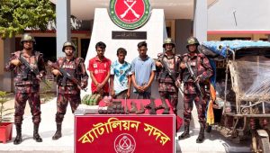 টেকনাফে বিদেশি অস্ত্র-বিস্ফোরকসহ ৩ রোহিঙ্গা আটক