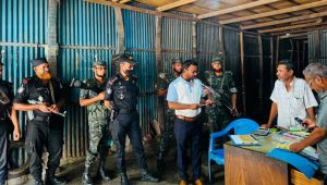 সিরাজগঞ্জে বেশি দামে তেল বিক্রির দায়ে ২ প্রতিষ্ঠানকে জরিমানা