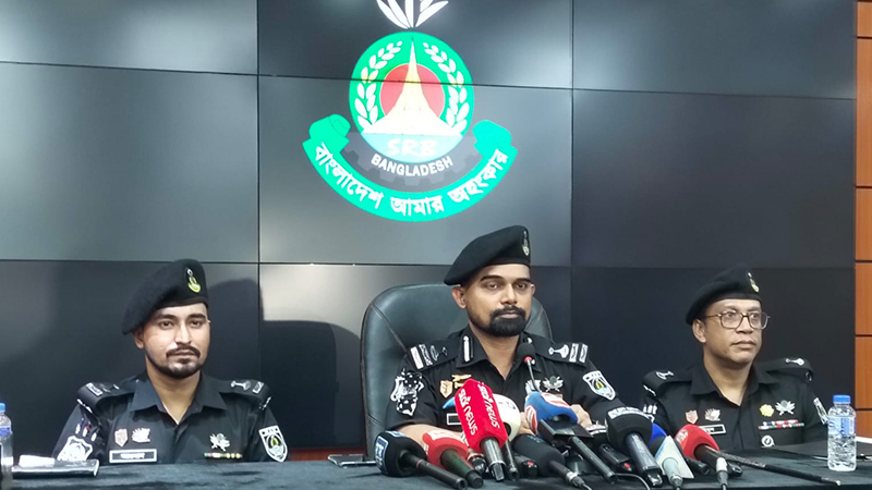 মাদক সিন্ডিকেট নিয়ে সংবাদ প্রকাশের ক্ষোভে সাংবাদিকের বাসায় গুলি